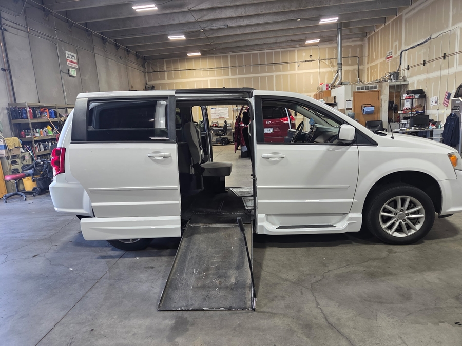 PRE OWNED 2014 Dodge Grand Caravan SXT