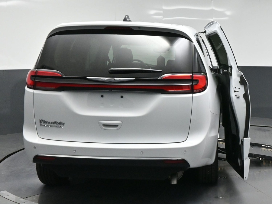PRE OWNED 2023 Chrysler Pacifica Touring L