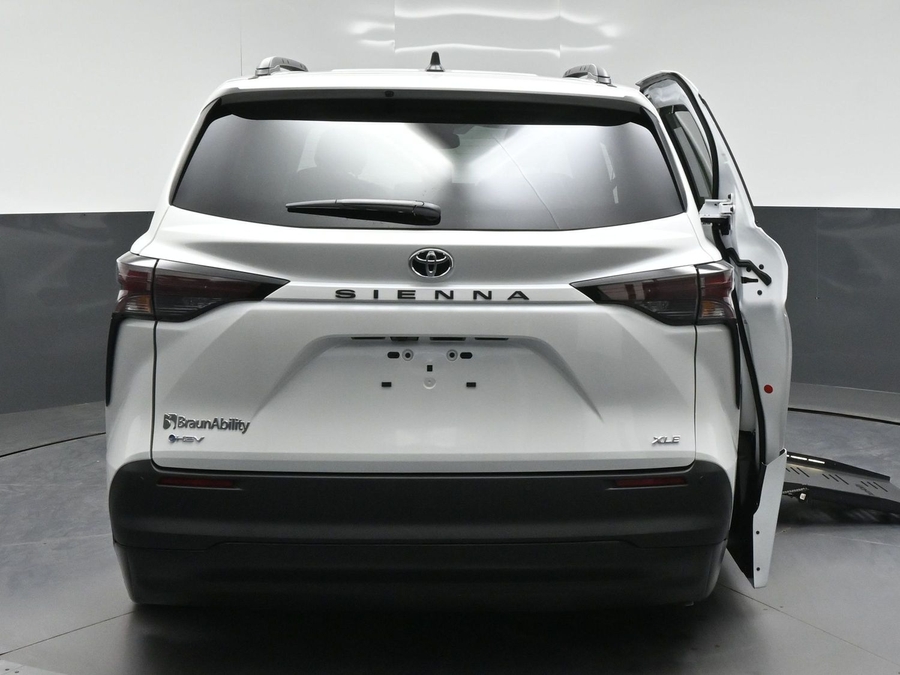 New 2026 Toyota Sienna XLE Base
