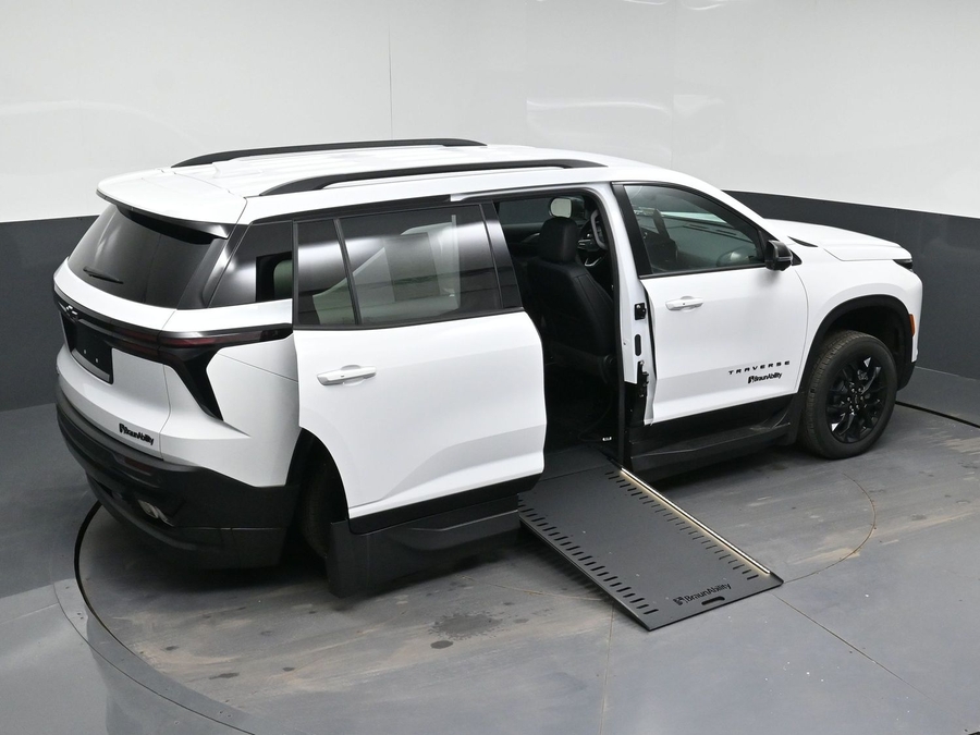 New 2026 Chevrolet Traverse 1LT Midnight