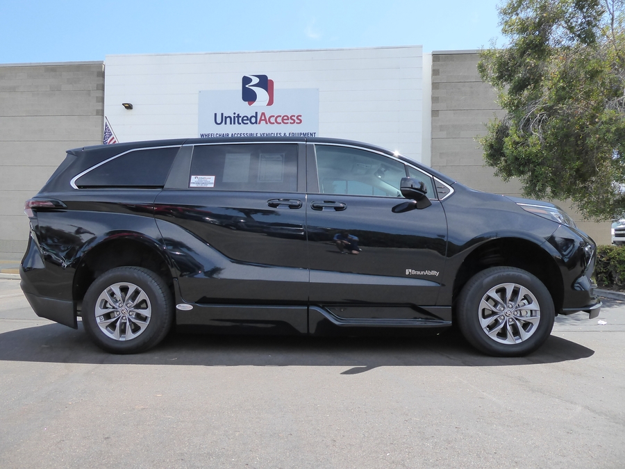 PRE OWNED 2024 Toyota Sienna LE Base