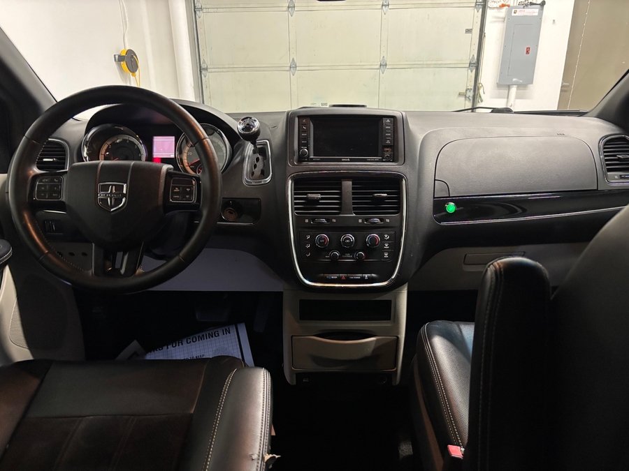 PRE OWNED 2017 Dodge Grand Caravan SXT