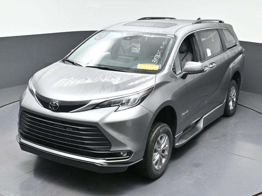 New 2026 Toyota Sienna XLE Base