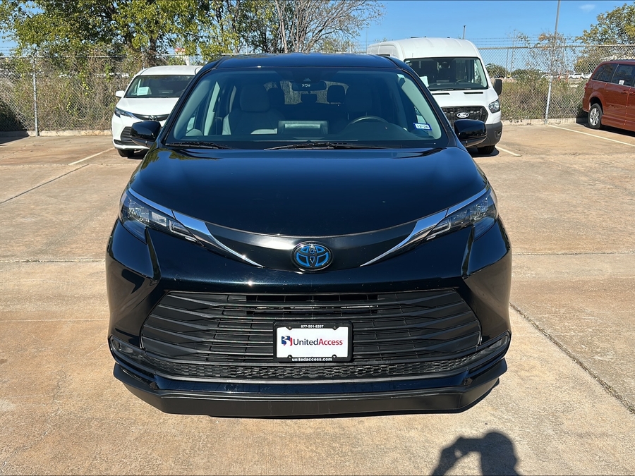 PRE OWNED 2024 Toyota Sienna LE