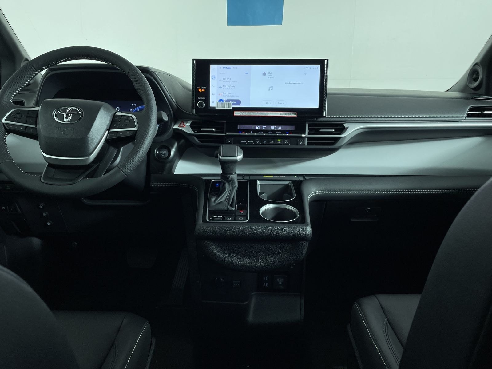 2025 Toyota Sienna XSE - Photo 17
