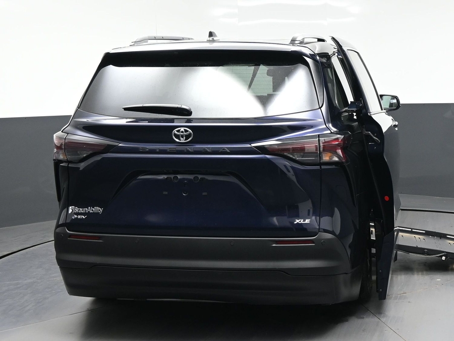 New 2026 Toyota Sienna XLE Base