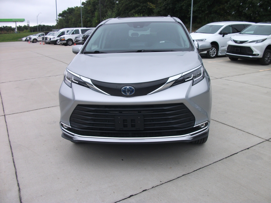 PRE OWNED 2022 Toyota Sienna XLE
