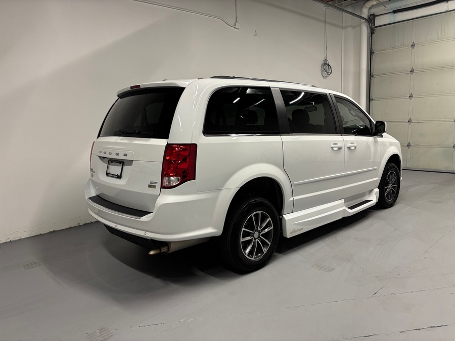 PRE OWNED 2017 Dodge Grand Caravan SXT