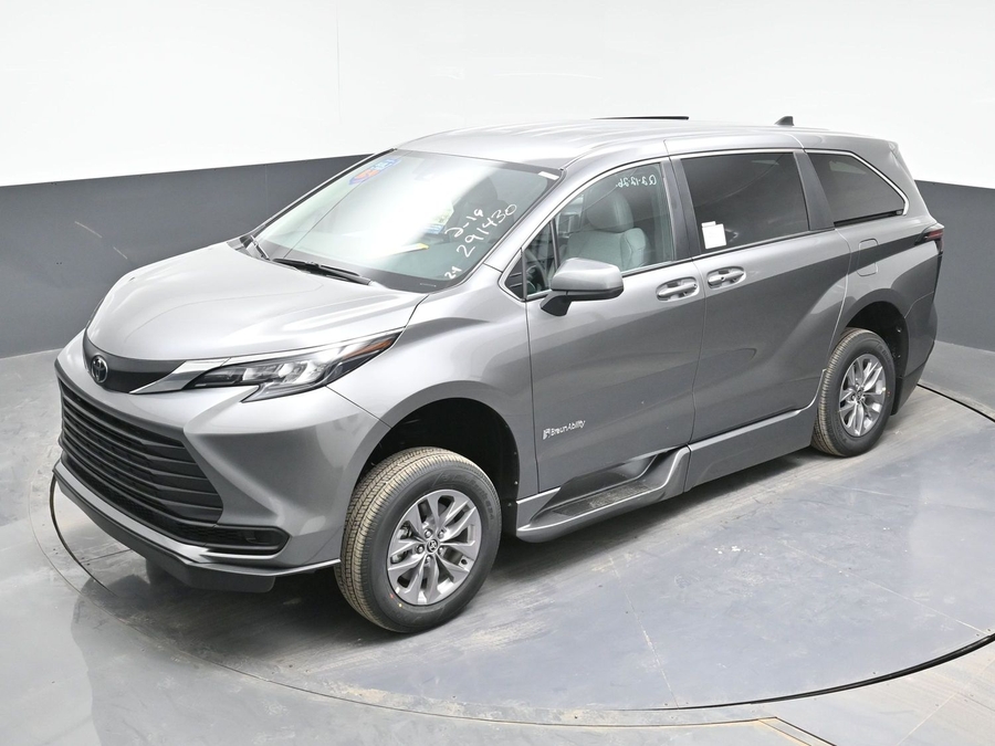 New 2026 Toyota Sienna LE