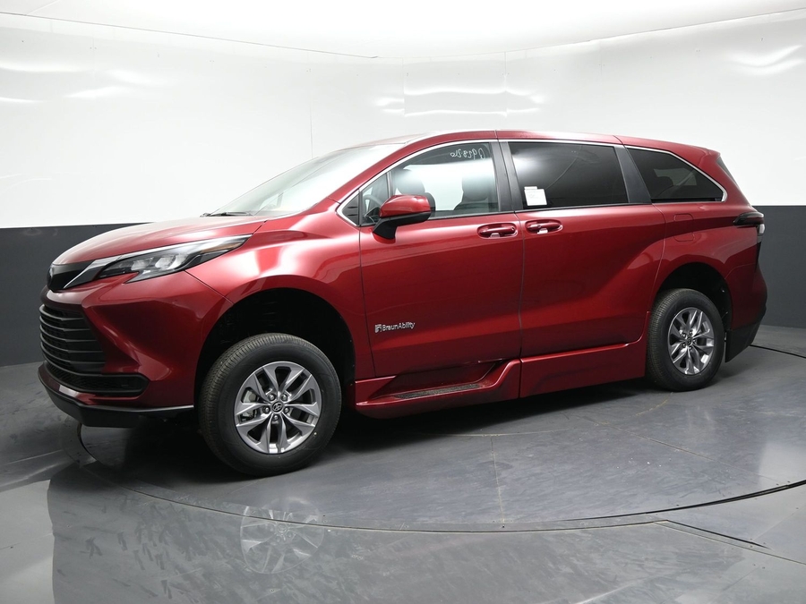 New 2026 Toyota Sienna LE