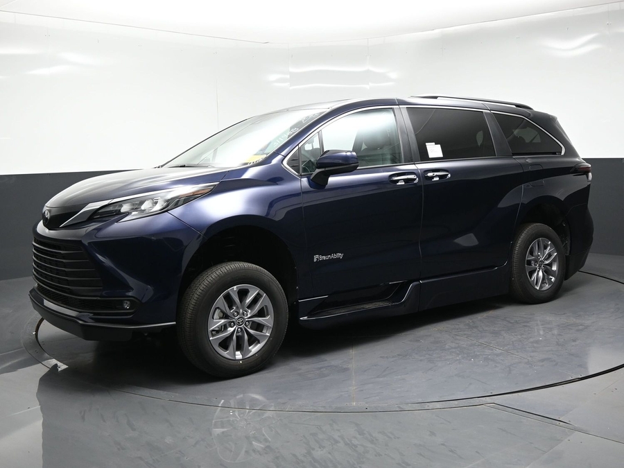 New 2026 Toyota Sienna XLE Base