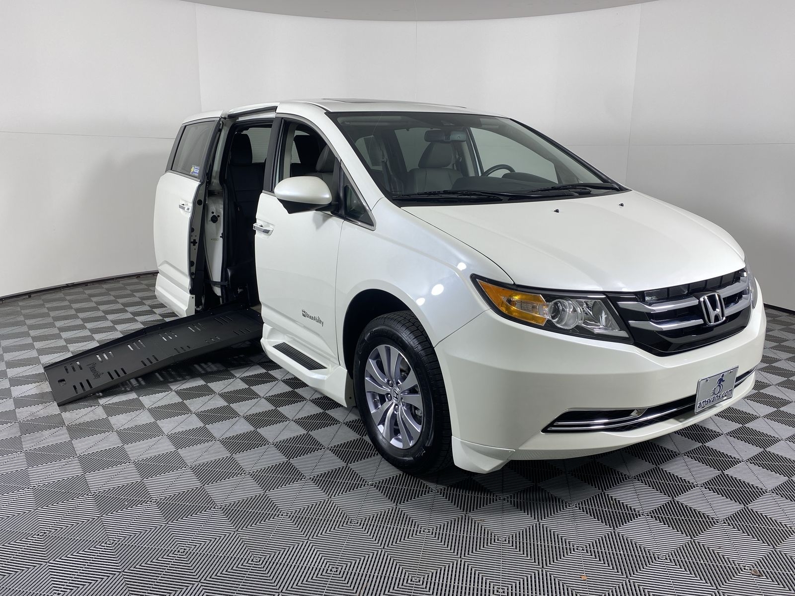 2016 Honda Odyssey EX-L's photo