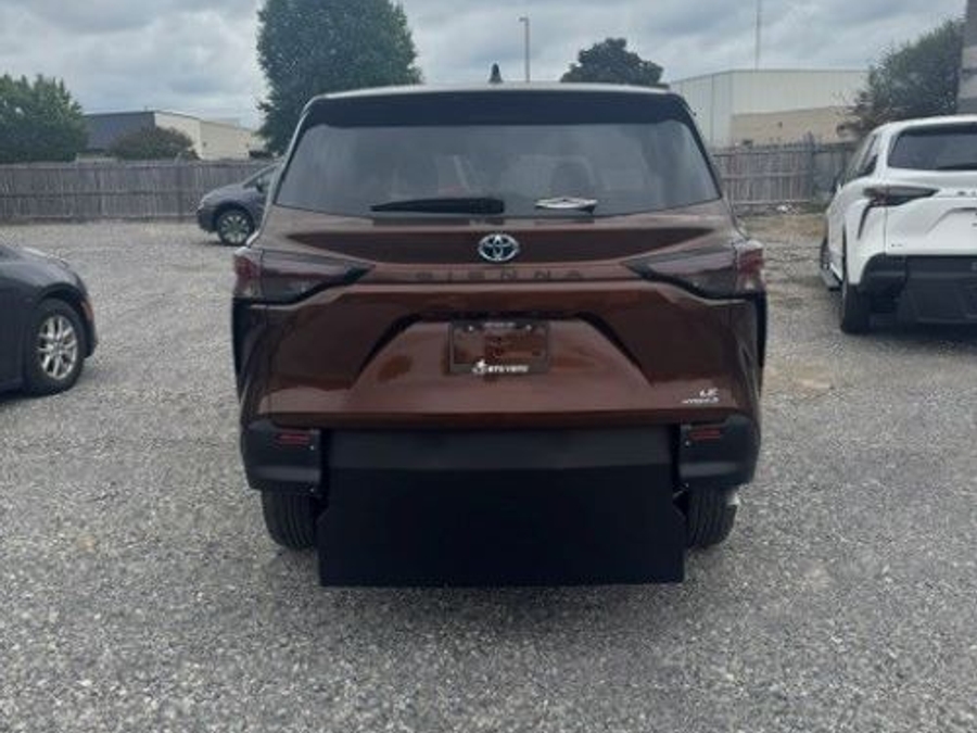PRE OWNED 2024 Toyota Sienna LE
