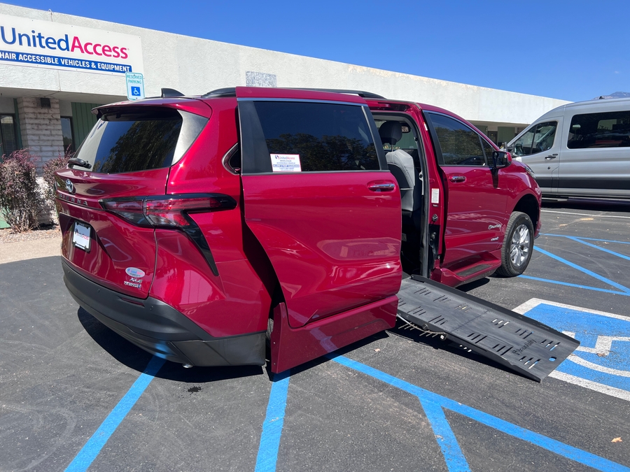 PRE OWNED 2021 Toyota Sienna XLE Plus