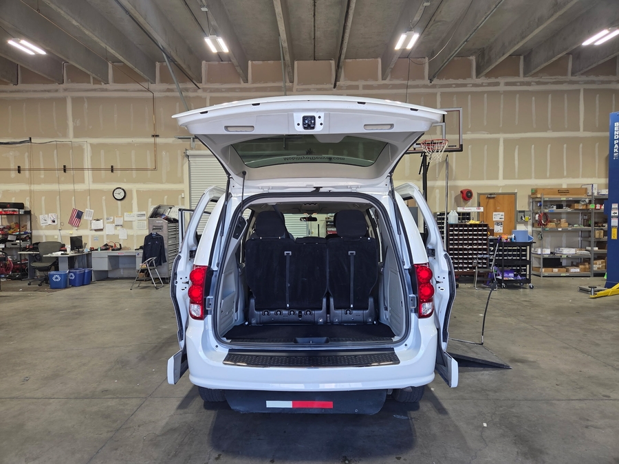 PRE OWNED 2014 Dodge Grand Caravan SXT