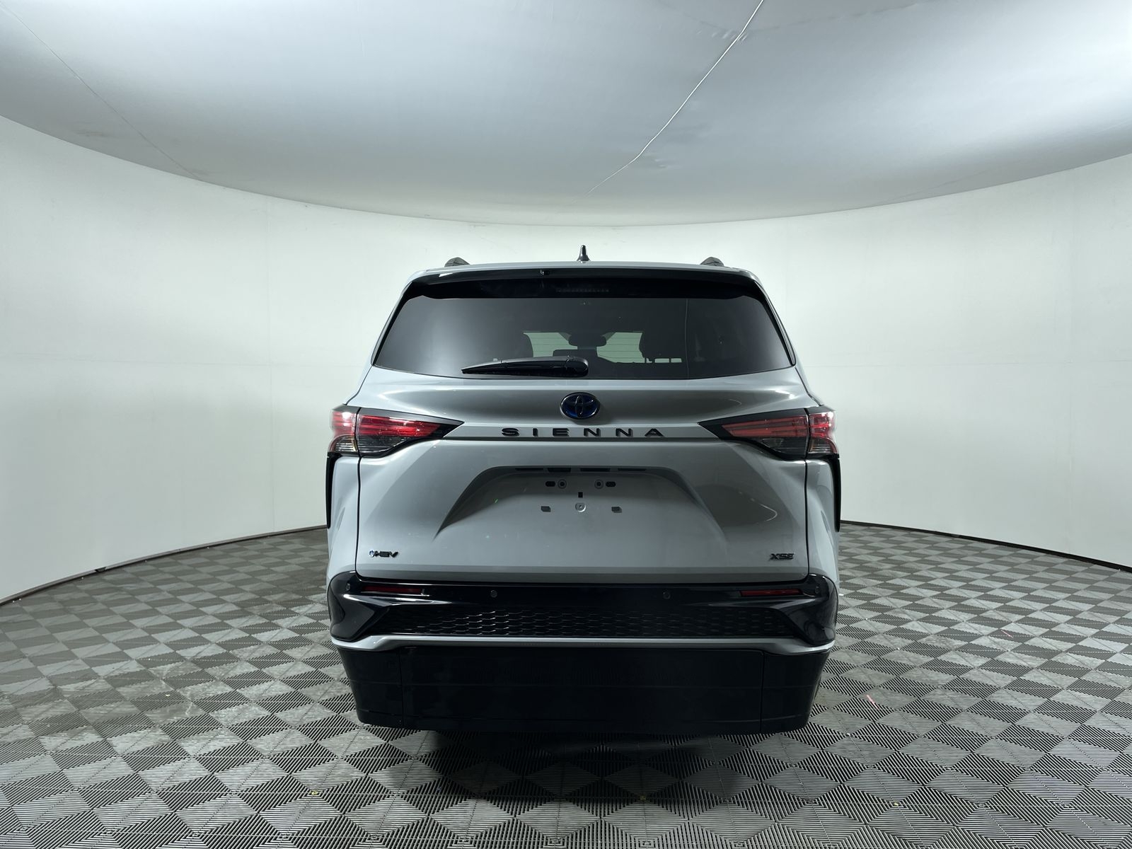 2025 Toyota Sienna XSE - Photo 27