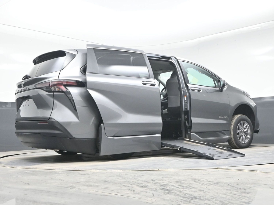 New 2026 Toyota Sienna LE