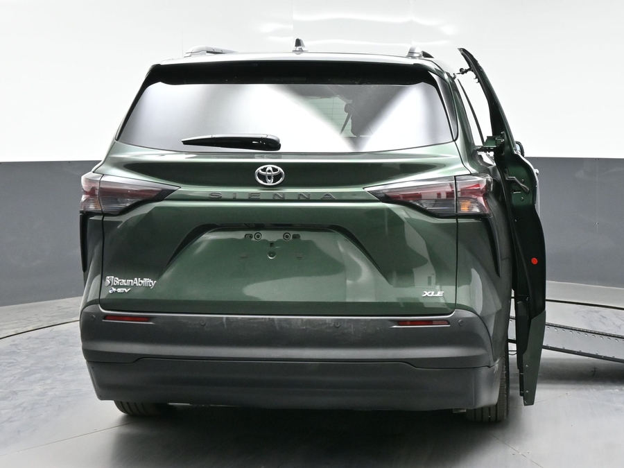 New 2026 Toyota Sienna XLE Base