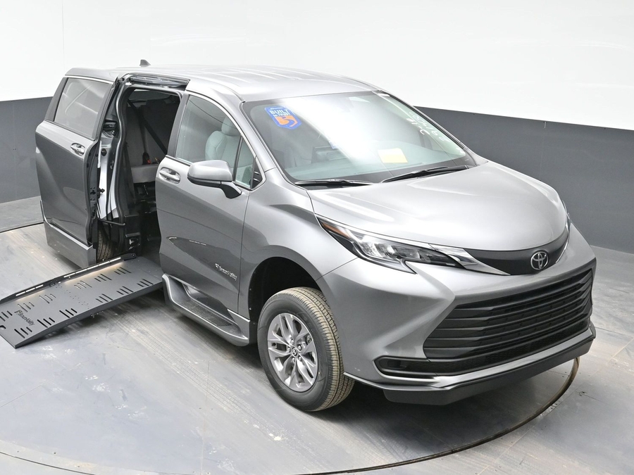 New 2026 Toyota Sienna LE