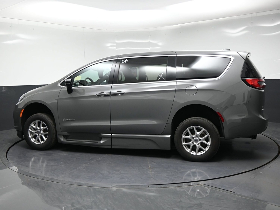 CERTIFIED PRE-OWNED 2025 Chrysler Pacifica Select