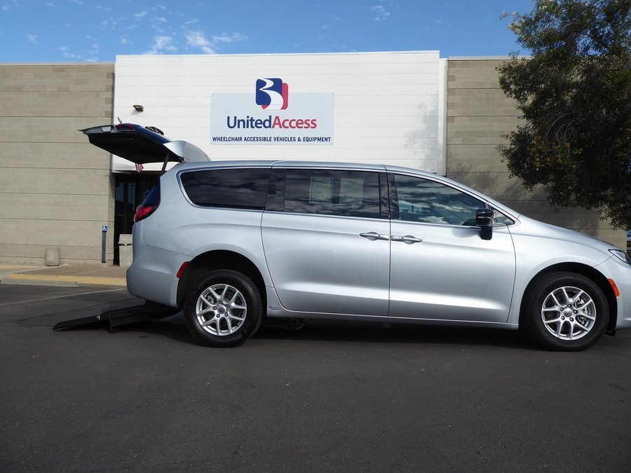 PRE OWNED 2024 Chrysler Pacifica Touring