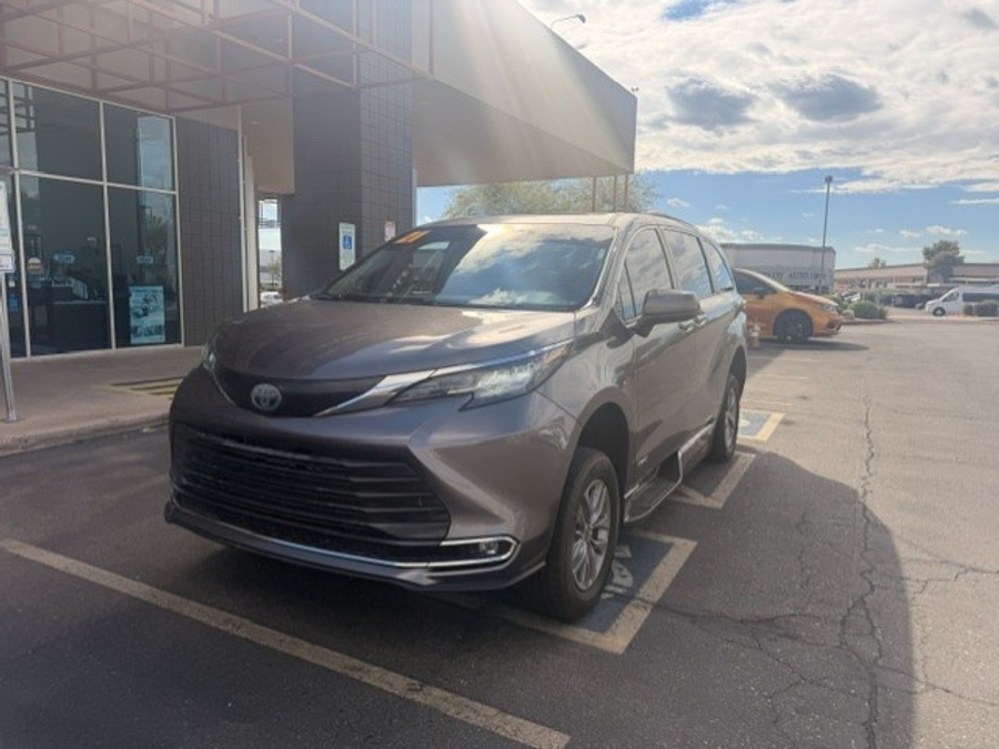 PRE OWNED 2021 Toyota Sienna XLE