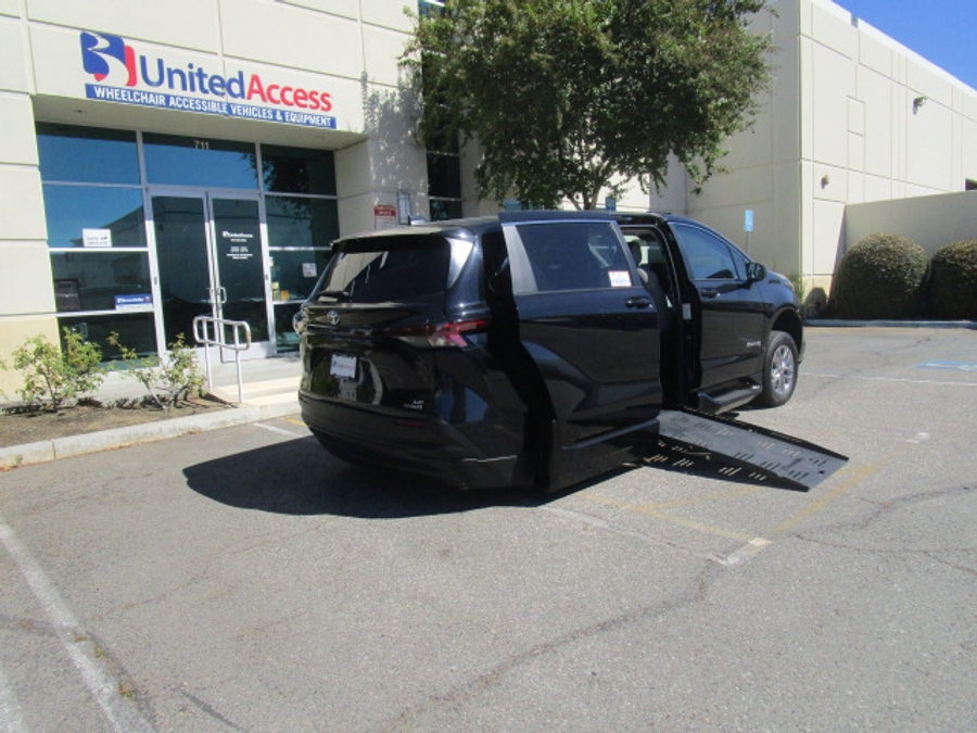 PRE OWNED 2024 Toyota Sienna LE Base