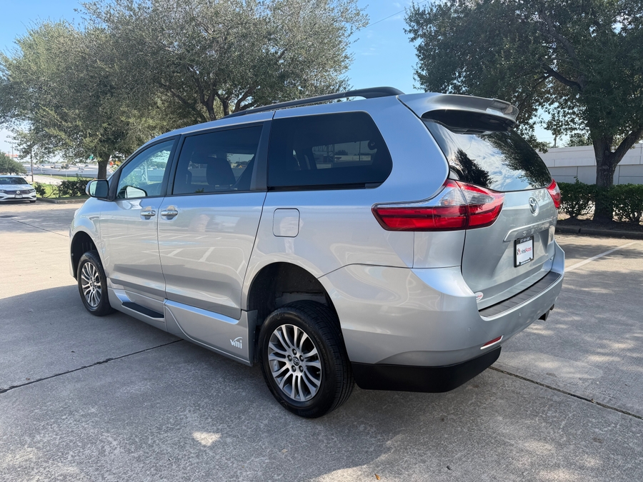 PRE OWNED 2020 Toyota Sienna XLE
