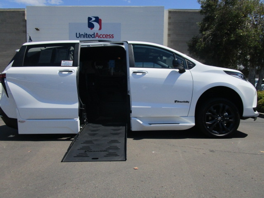New 2026 Toyota Sienna XSE Sport