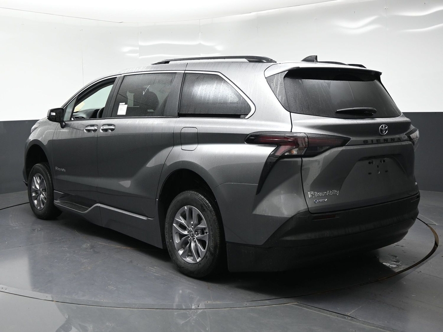 New 2026 Toyota Sienna XLE Base