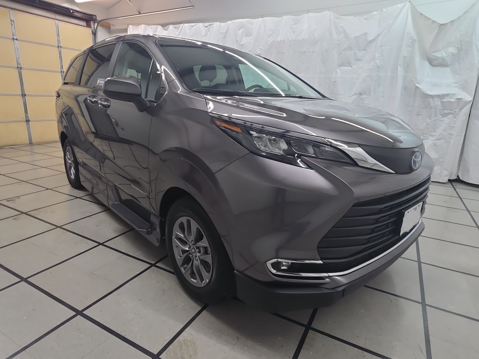 2024 Toyota Sienna XLE