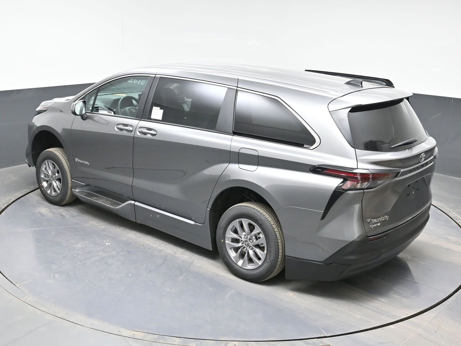 New 2026 Toyota Sienna LE
