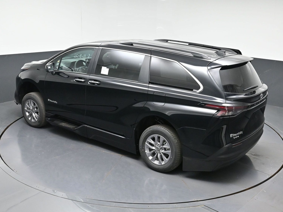 New 2026 Toyota Sienna XLE Add