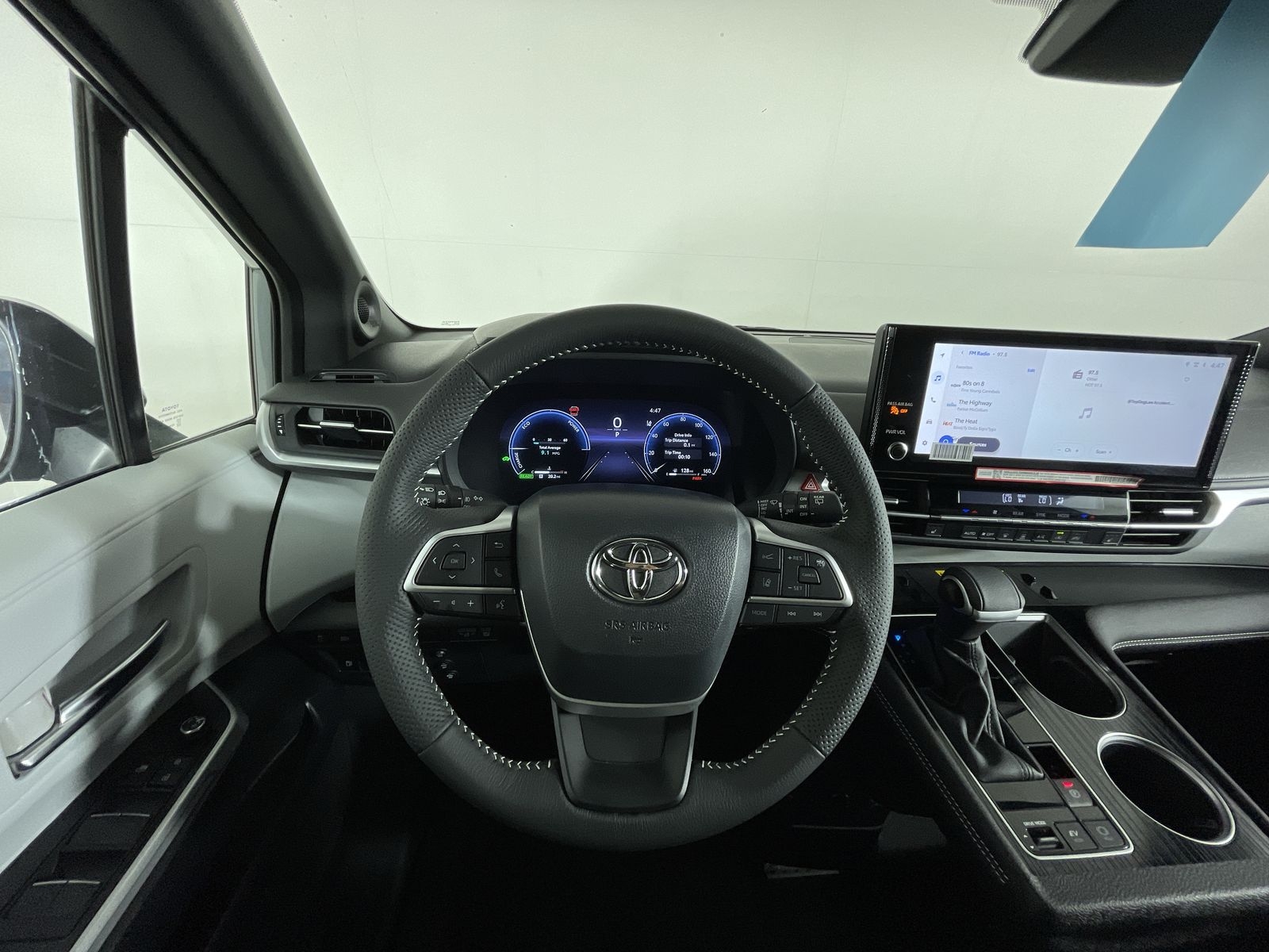 2025 Toyota Sienna XSE - Photo 11