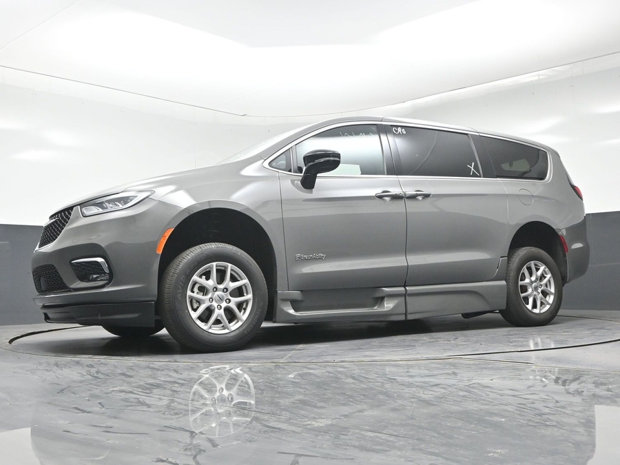 CERTIFIED PRE-OWNED 2025 Chrysler Pacifica Select