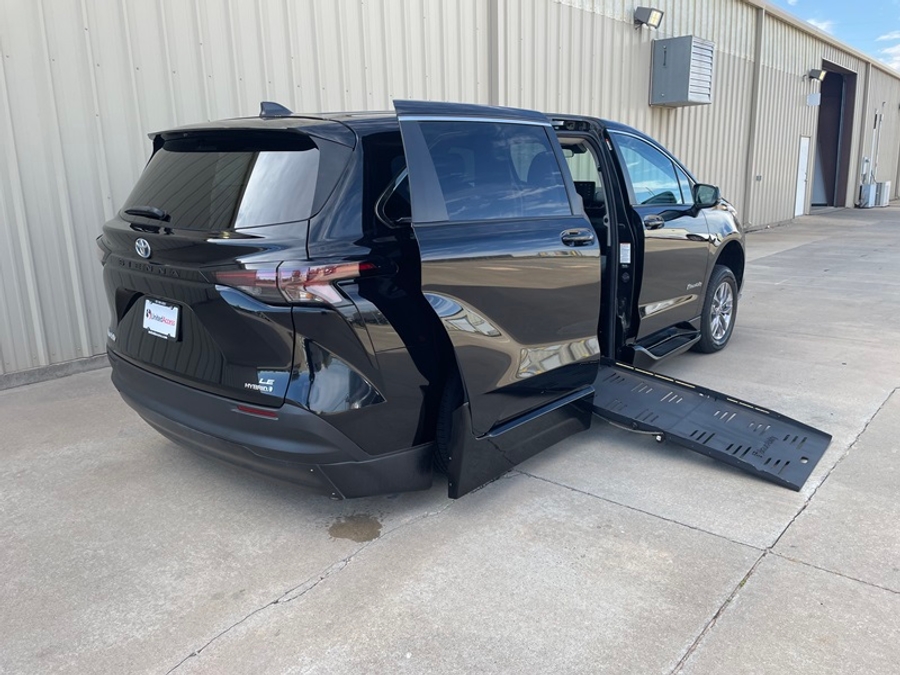 PRE OWNED 2024 Toyota Sienna LE Base