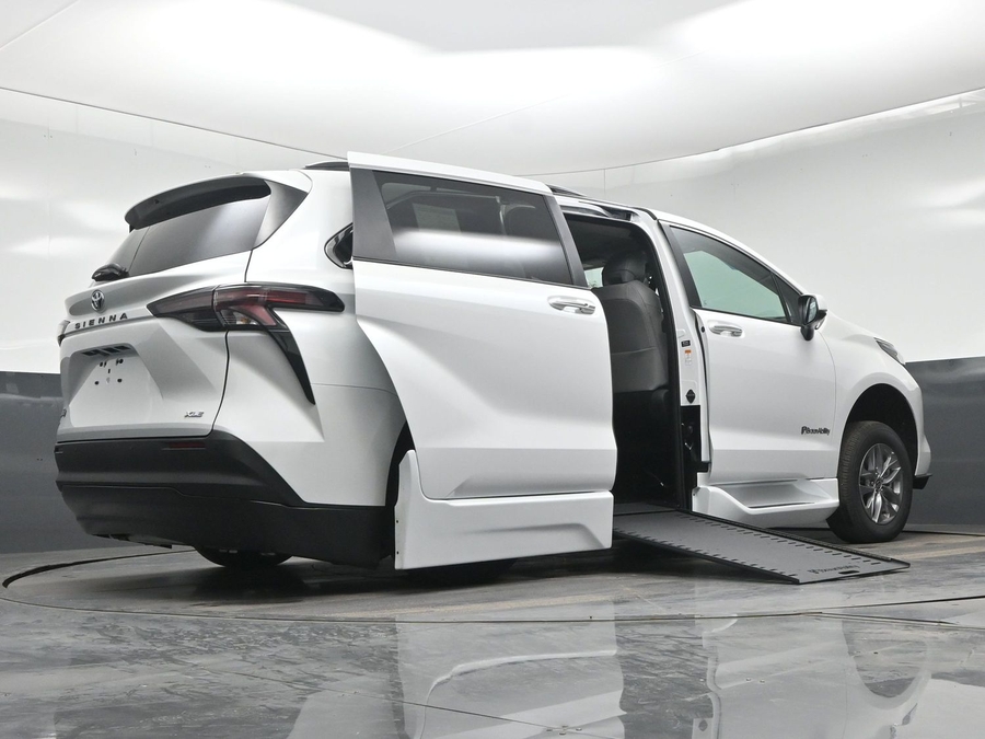 New 2026 Toyota Sienna XLE Add