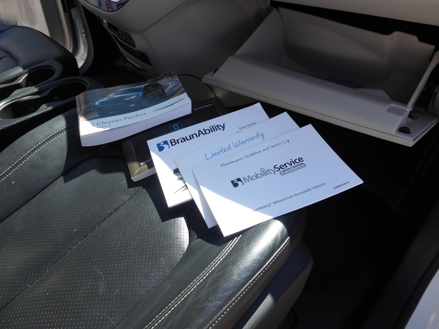 PRE OWNED 2022 Chrysler Pacifica Touring L