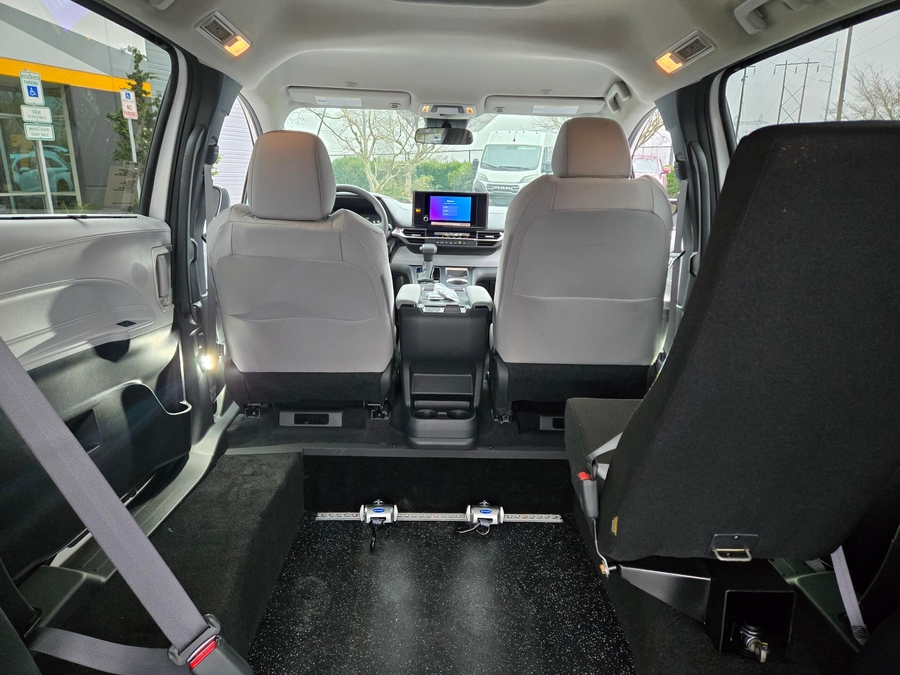 New 2026 Toyota Sienna LE