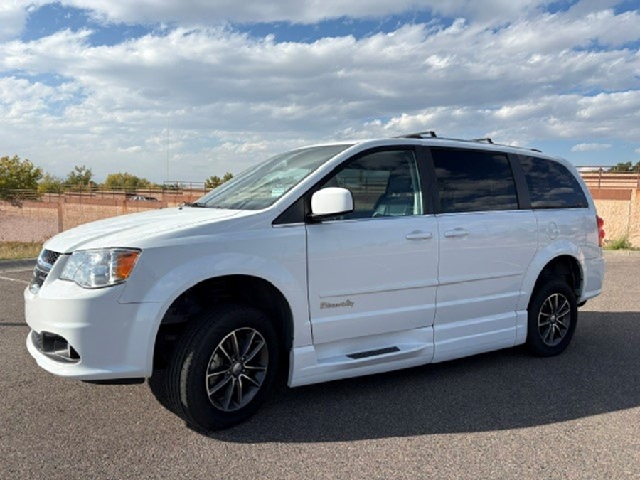 PRE OWNED 2017 Dodge Grand Caravan SXT