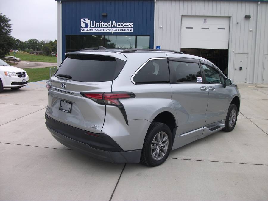 PRE OWNED 2022 Toyota Sienna XLE