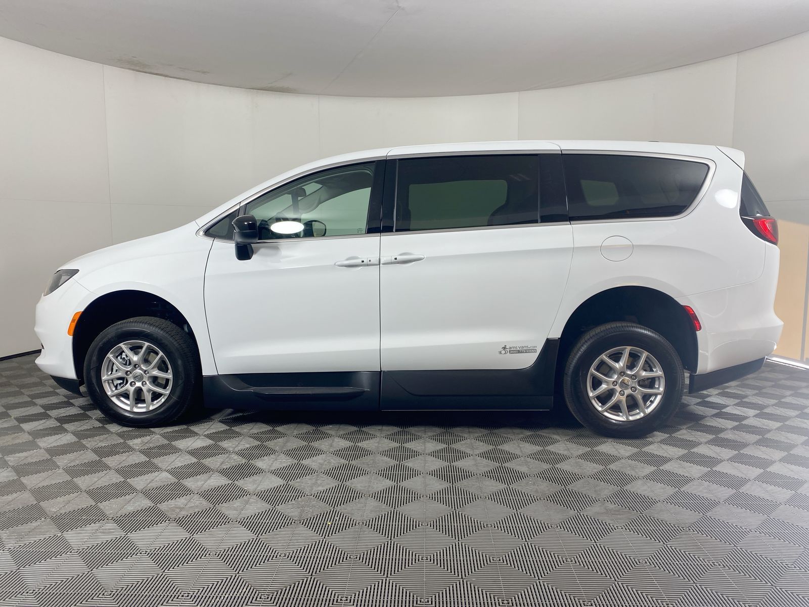2024 Chrysler Voyager Wheelchair Van for Sale - $68154 Stock #23100214