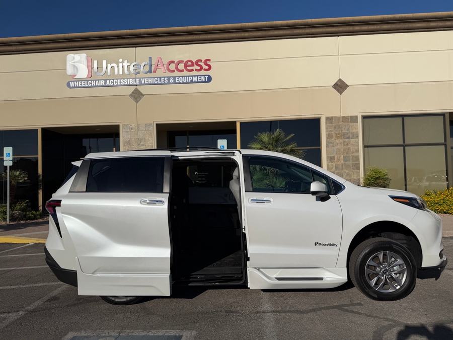 PRE OWNED 2026 Toyota Sienna XLE