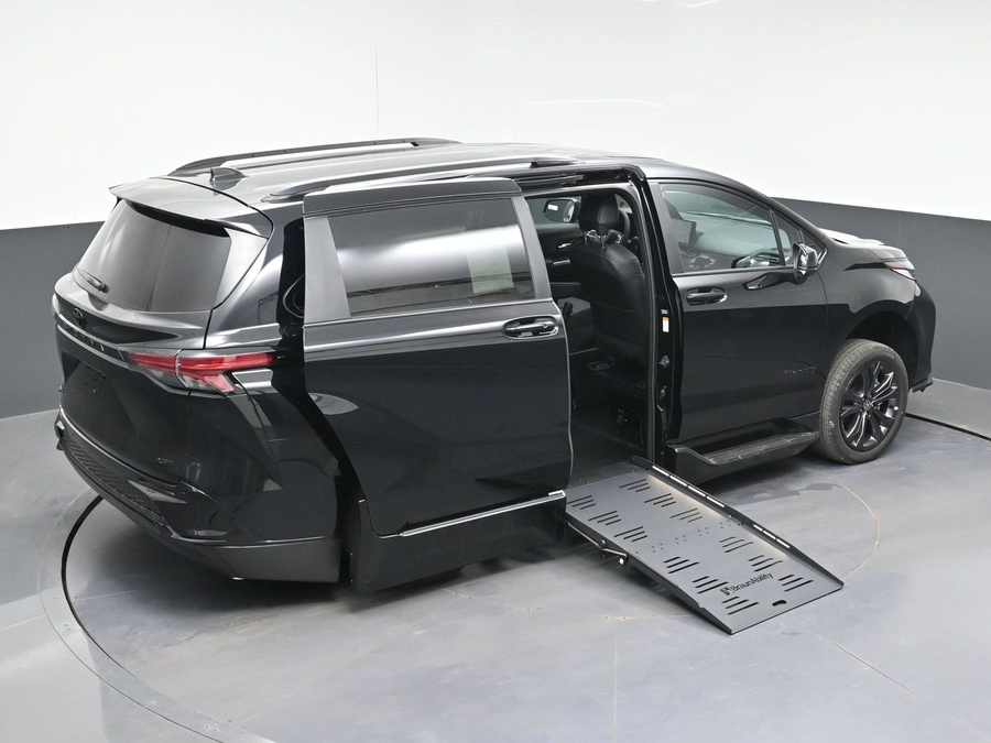 New 2026 Toyota Sienna XSE Sport TS311356