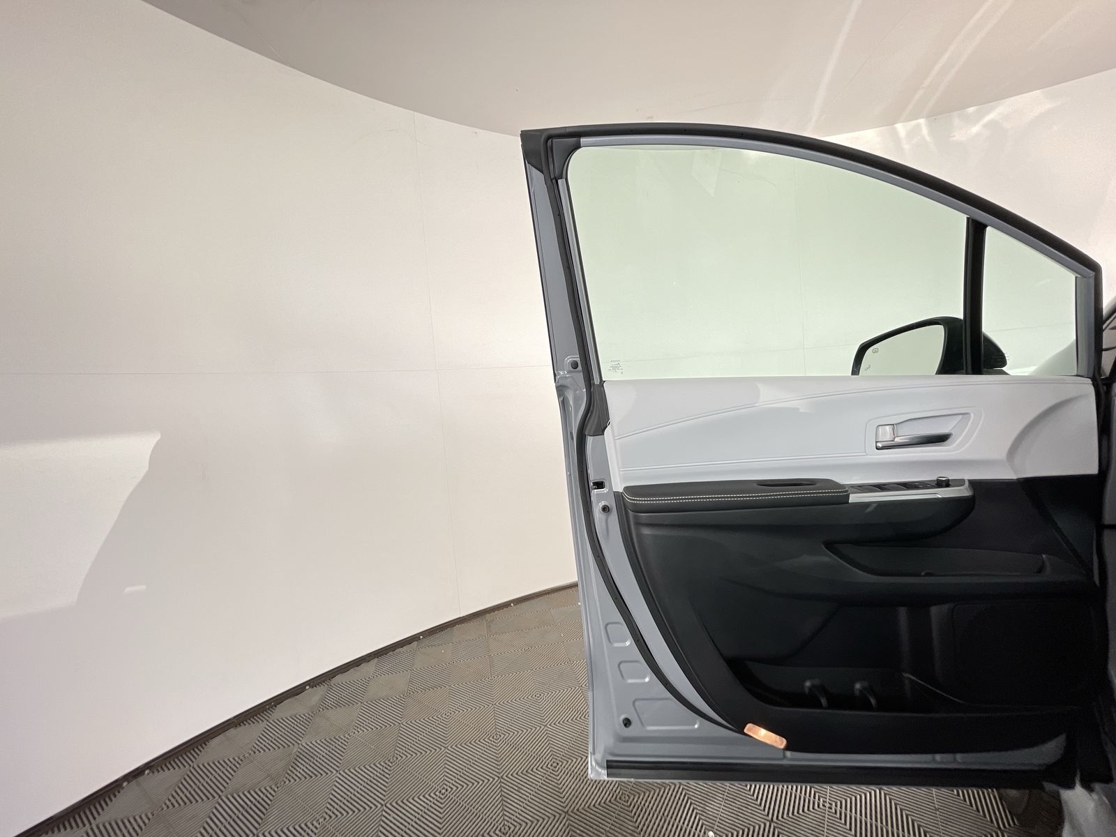 2025 Toyota Sienna XSE - Photo 7