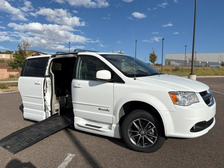 PRE OWNED 2017 Dodge Grand Caravan SXT