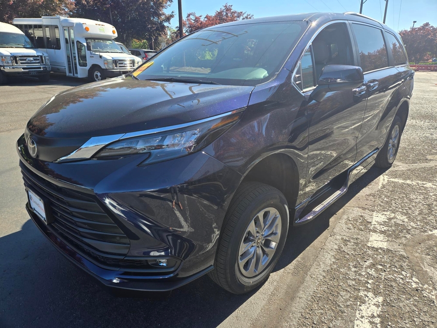PRE OWNED 2022 Toyota Sienna XLE