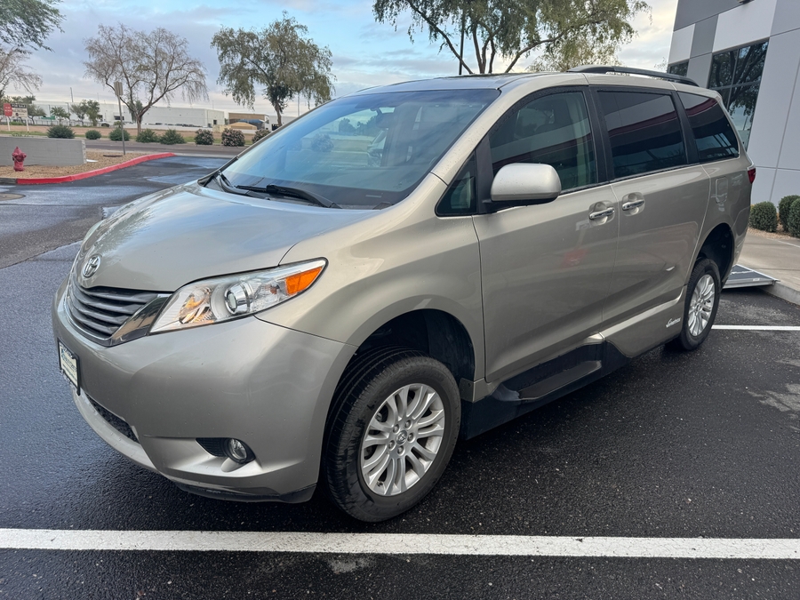 PRE OWNED 2017 Toyota Sienna XLE