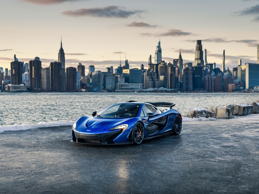 2015 McLaren P1
