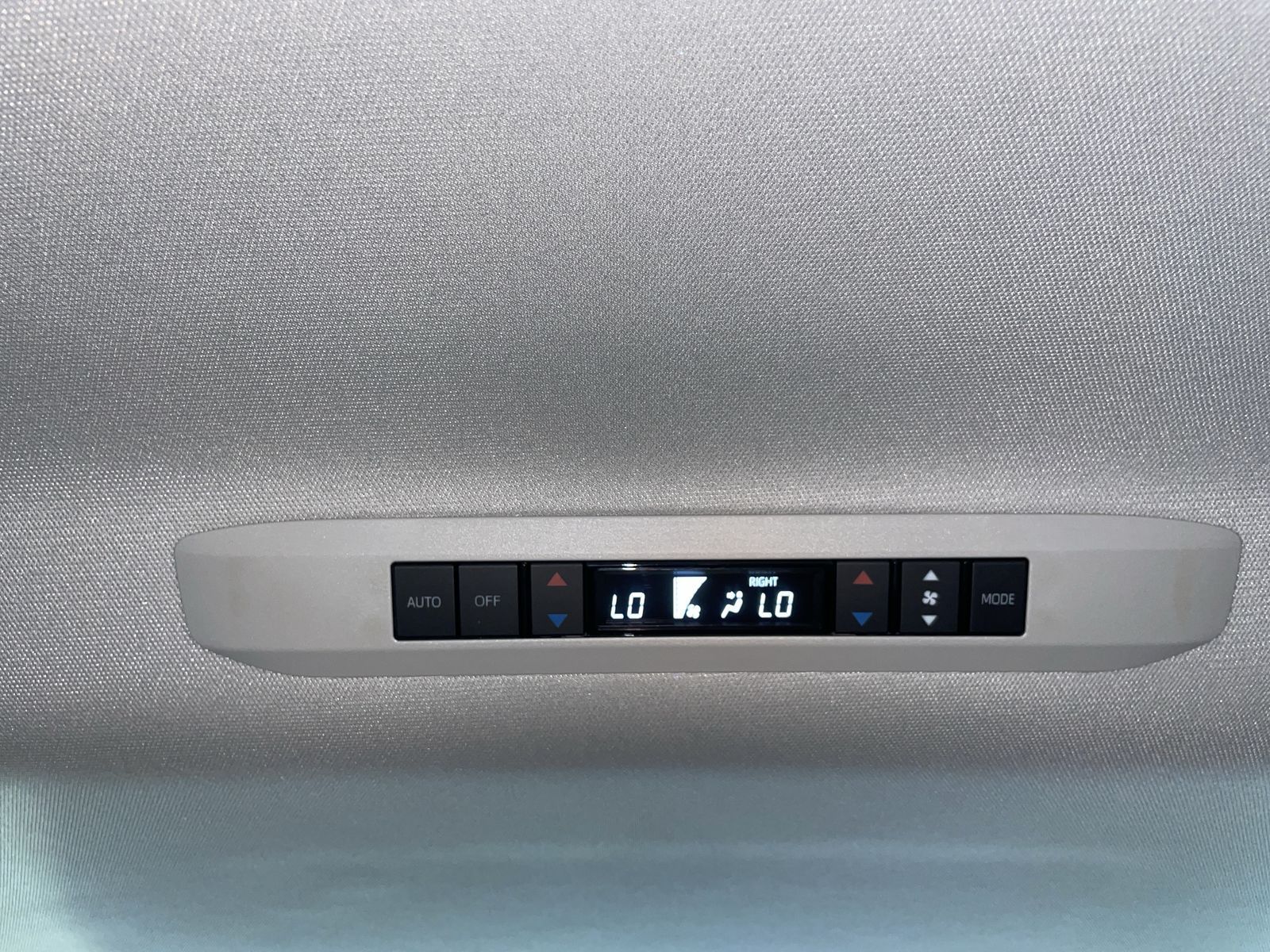 2025 Toyota Sienna XLE - Photo 15